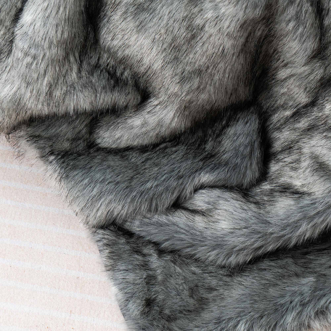 Couverture en fausse fourrure à pointes brossées